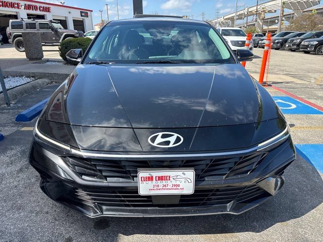 Used 2024 Hyundai Elantra Limited FWD image 2