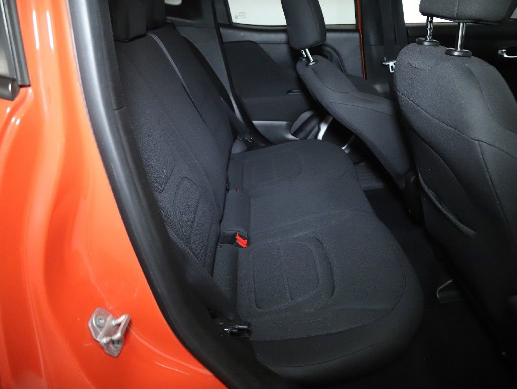 Used 2018 Jeep Renegade Latitude FWD image 30