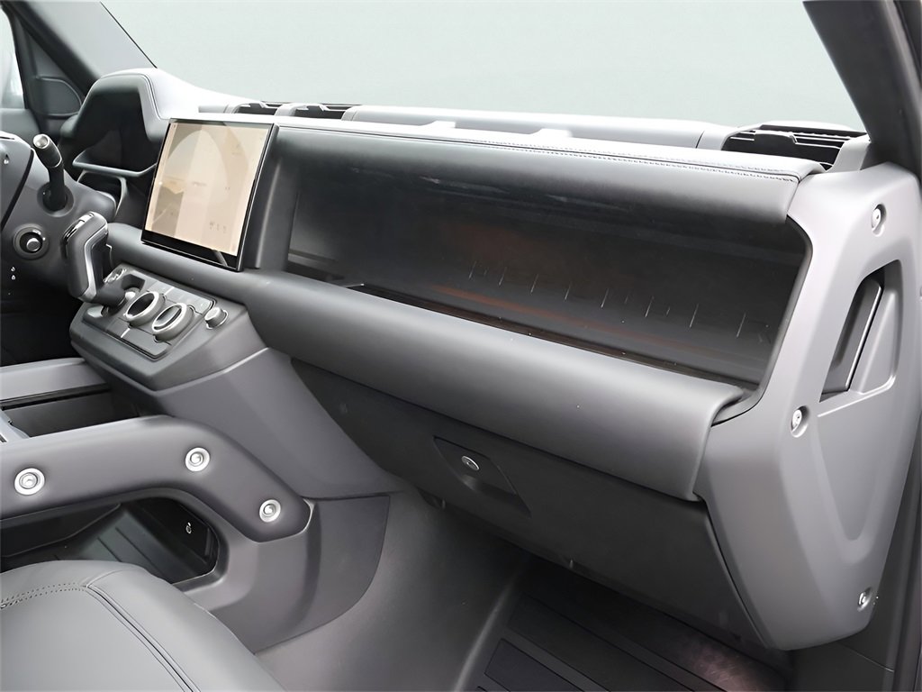 New 2025 Land Rover Defender 90 X-Dynamic SE image 11