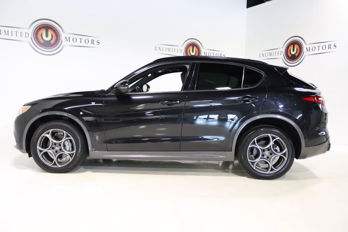 Used 2022 Alfa Romeo Stelvio Ti AWD/4WD image 31