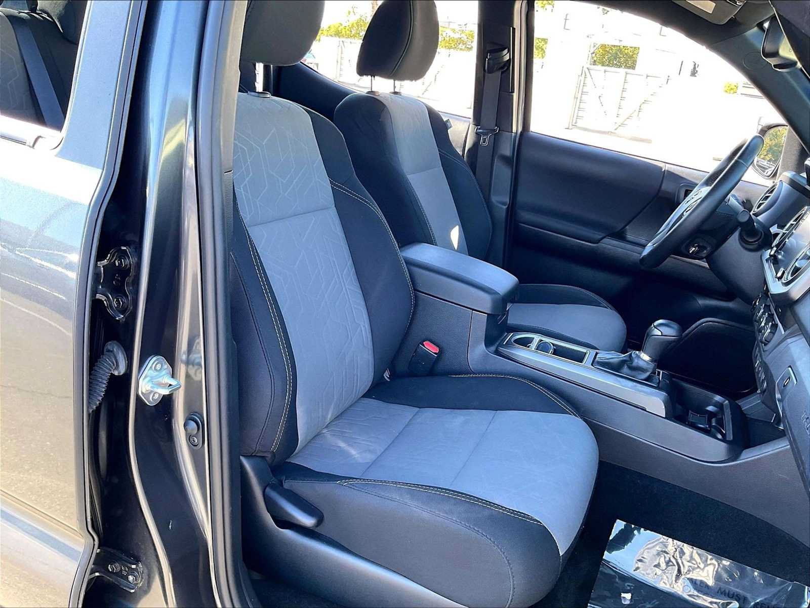 Used 2021 Toyota Tacoma TRD Off-Road AWD/4WD image 11