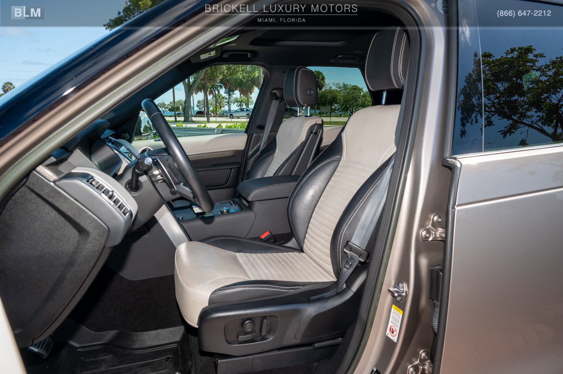 Used 2023 Land Rover Discovery S R-Dynamic image 7