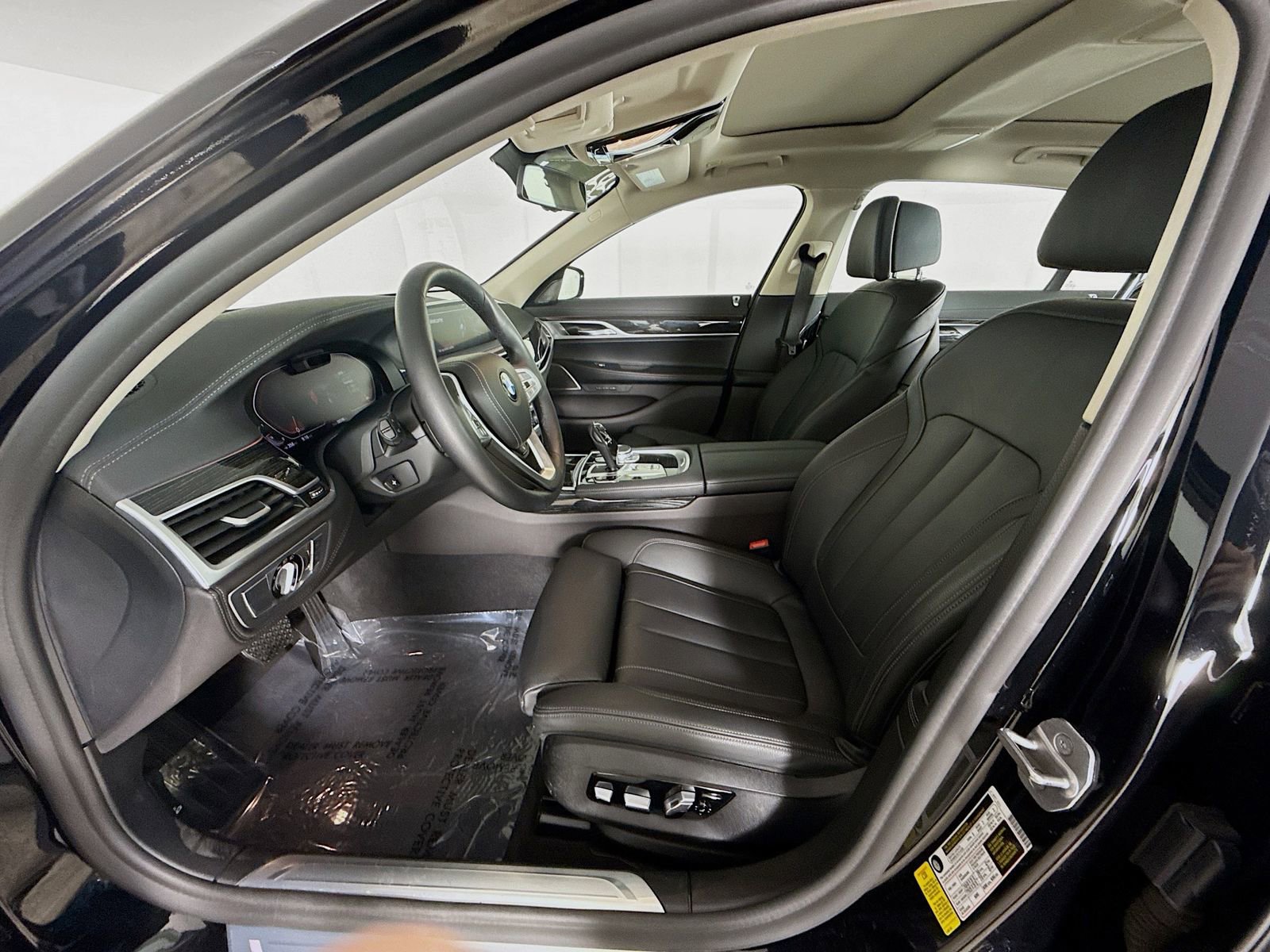 Certified 2022 BMW 740i image 22