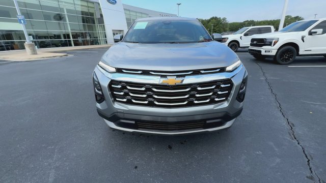 Used 2026 Chevrolet Equinox LT AWD/4WD image 3