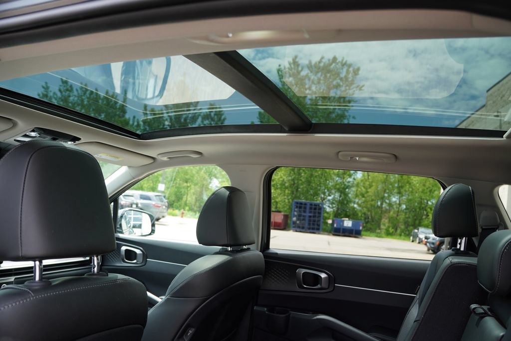 Certified 2024 Kia Sorento S w/ Panoramic Sunroof Package AWD/4WD image 22