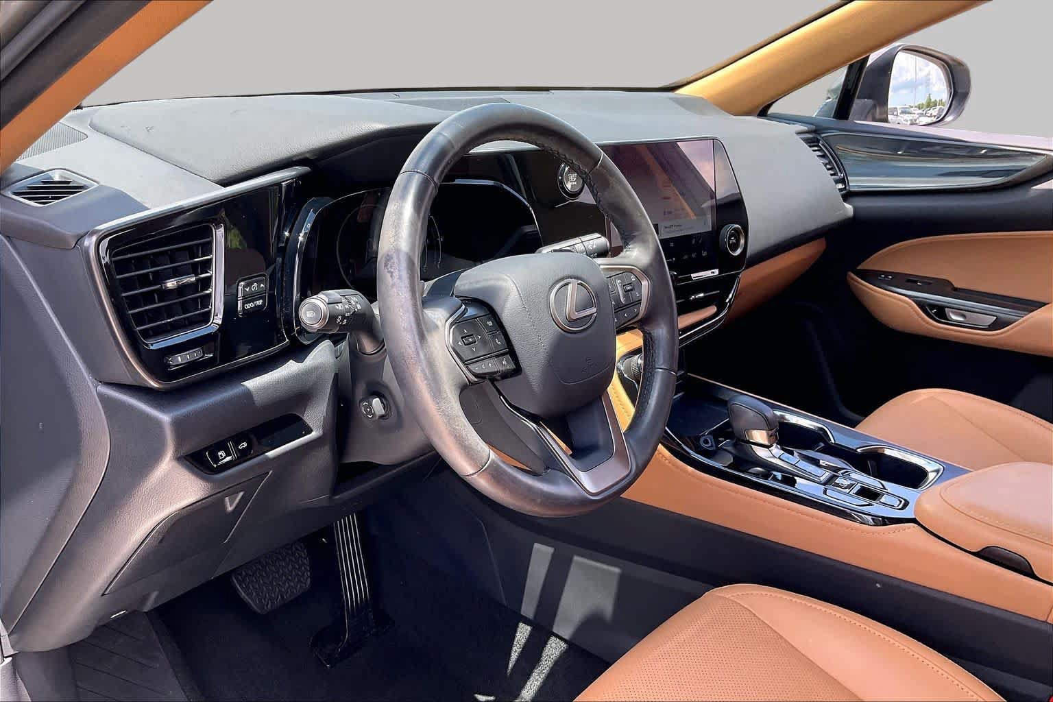 Used 2025 Lexus NX 250 FWD w/ Towing Package (2000 Lbs) image 15