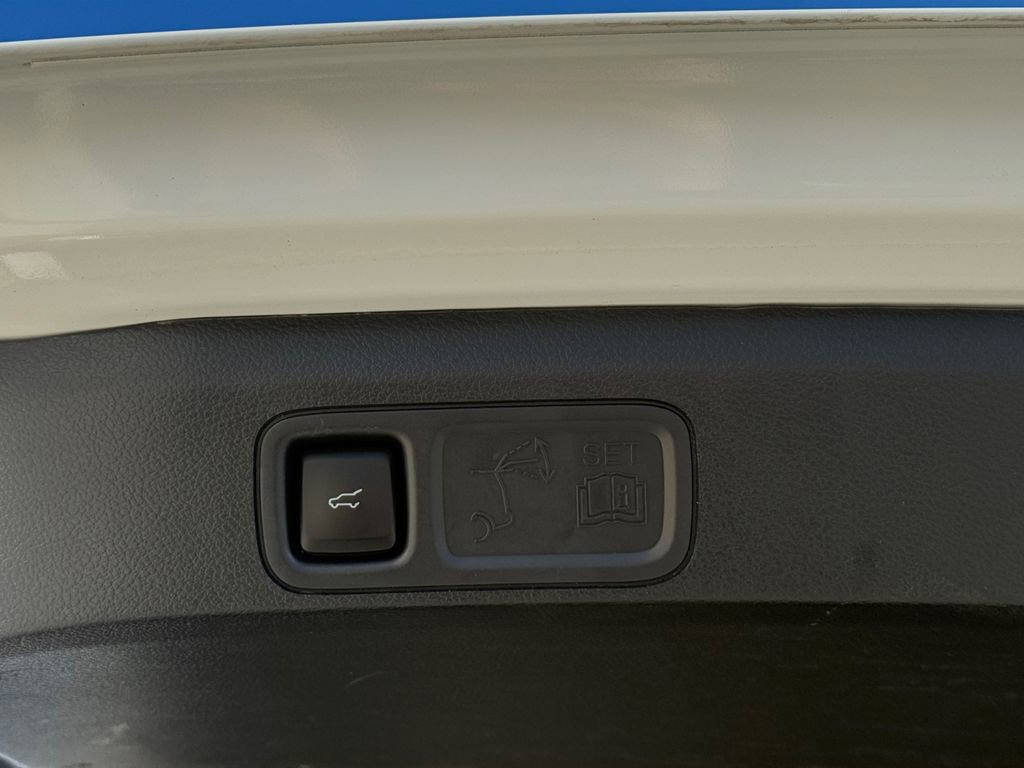 Used 2024 Ford Expedition Limited image 10