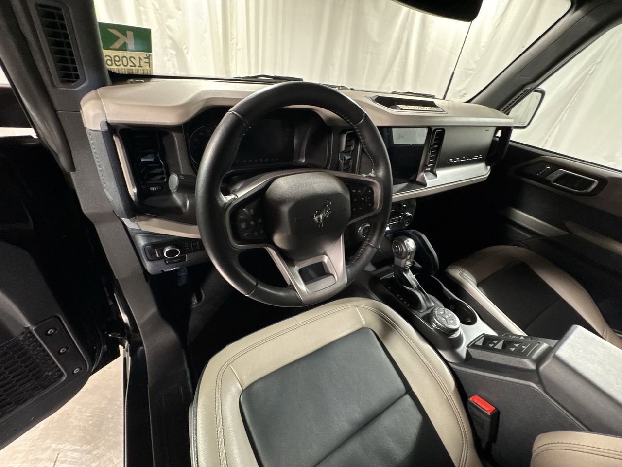 Used 2023 Ford Bronco Wildtrak image 16