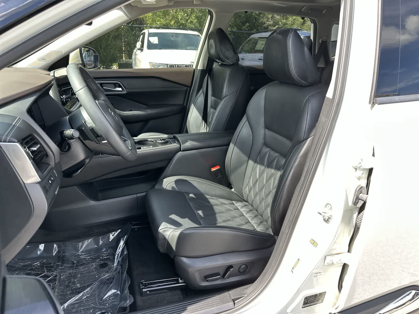 Used 2021 Nissan Rogue Platinum AWD/4WD image 3
