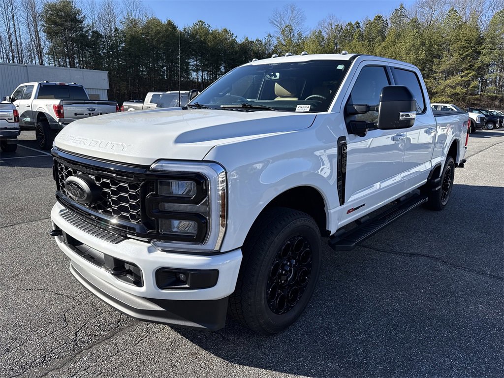 Used 2025 Ford F250 Lariat w/ Black Appearance Package image 3