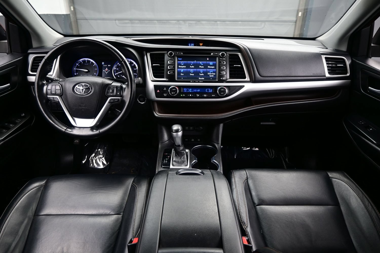 Used 2018 Toyota Highlander XLE AWD/4WD image 19