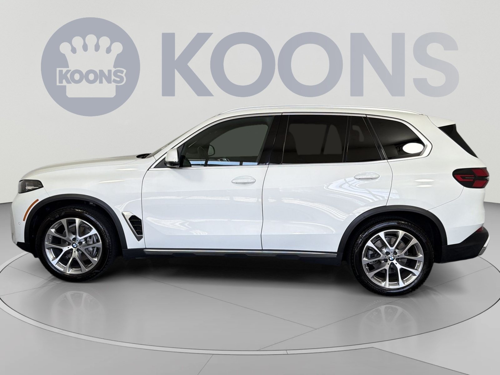 Used 2024 BMW X5 xDrive40i w/ Parking Assistance Package AWD/4WD image 2