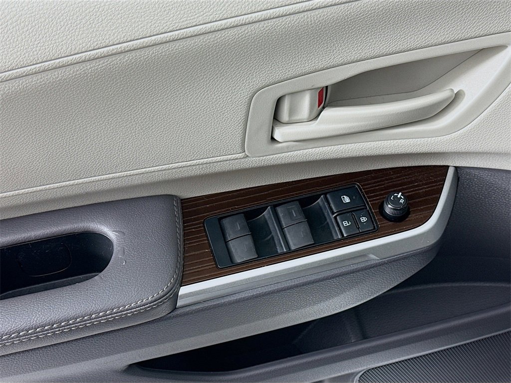 Used 2022 Toyota Sienna LE image 19