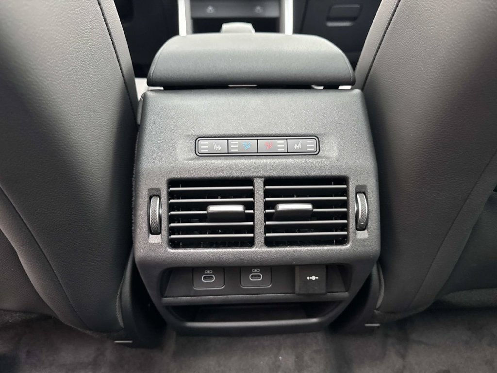 New 2026 Land Rover Discovery Sport Landmark AWD/4WD image 17