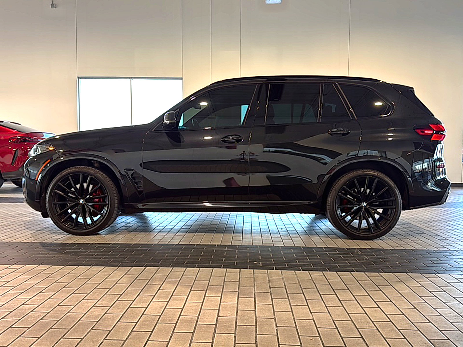 Used 2024 BMW X5 xDrive40i w/ M Sport Package image 4