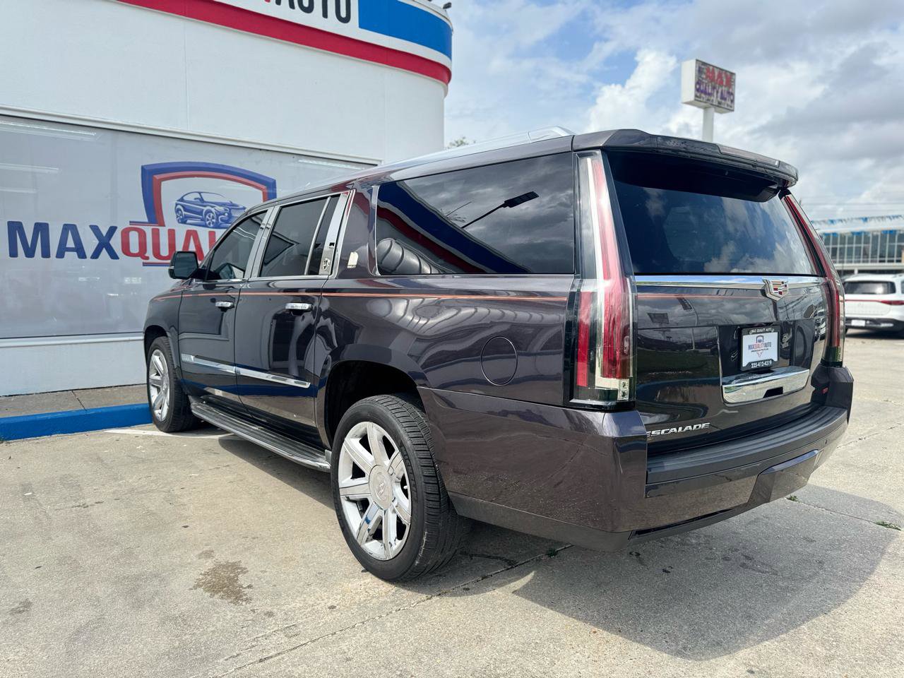 Used 2016 Cadillac Escalade ESV Luxury AWD/4WD image 26