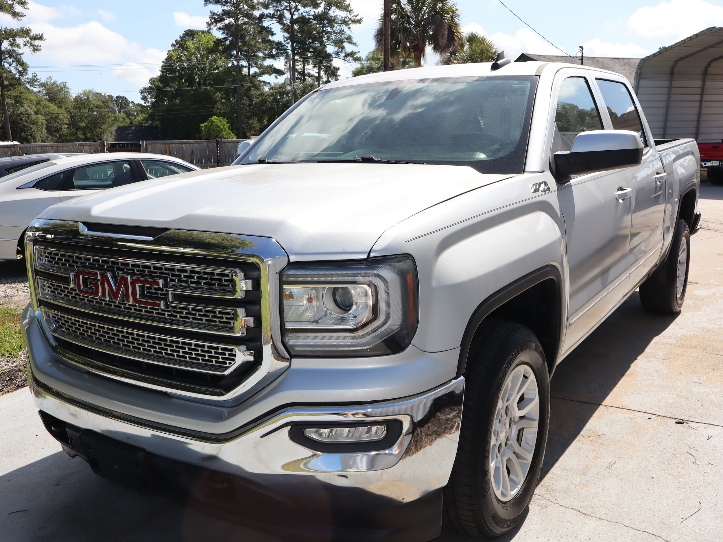 Used 2018 GMC Sierra 1500 SLE w/ SLE Value Package AWD/4WD image 11