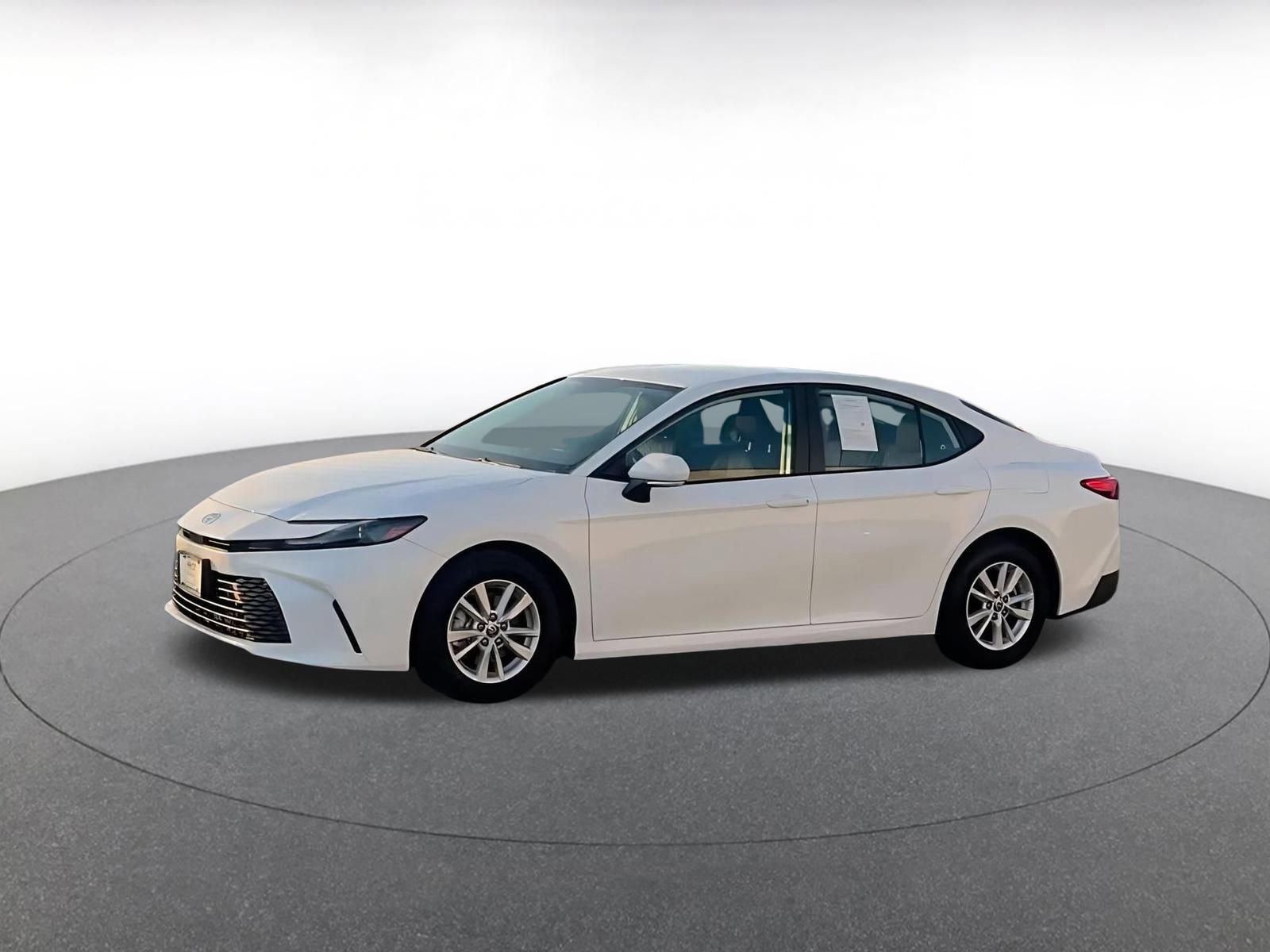 Used 2025 Toyota Camry LE image 8
