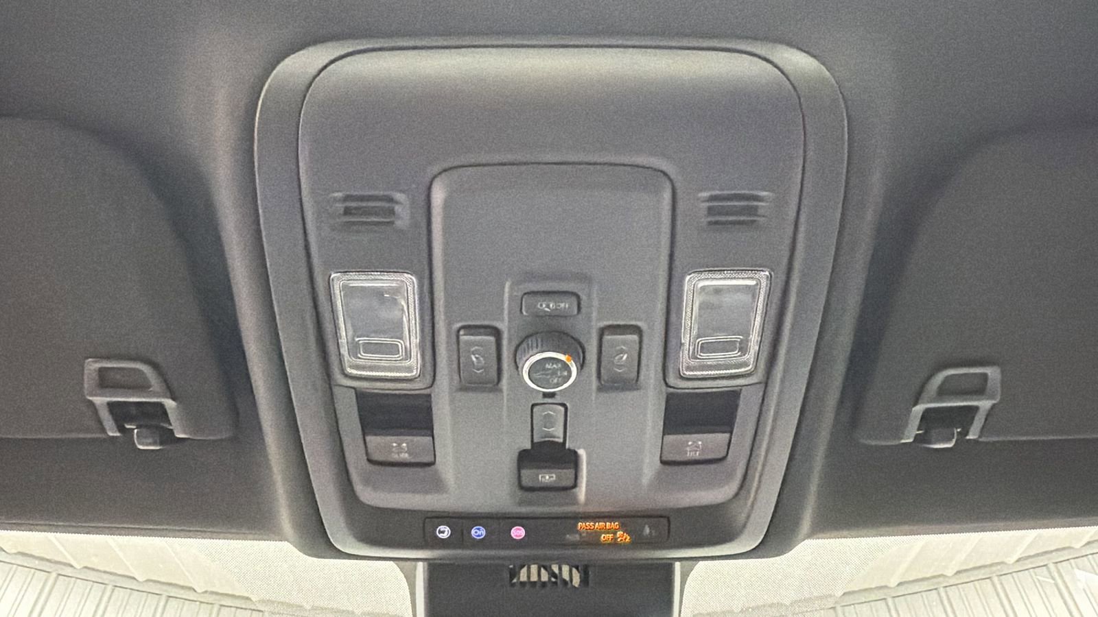 Used 2025 GMC Yukon XL Denali w/ Sun & Power Step Package image 33