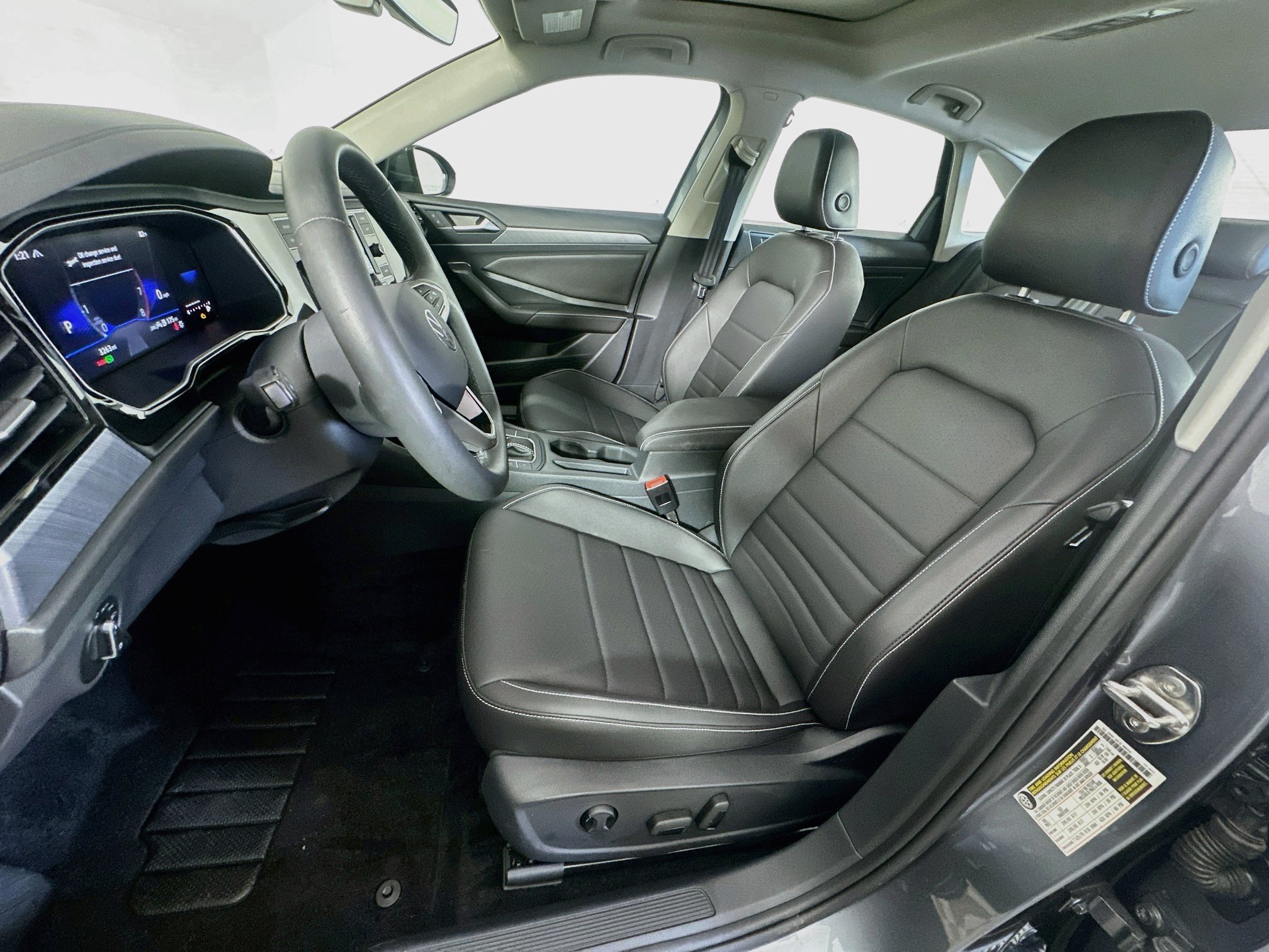 Used 2024 Volkswagen Jetta SE w/ Panoramic Sunroof Package FWD image 13