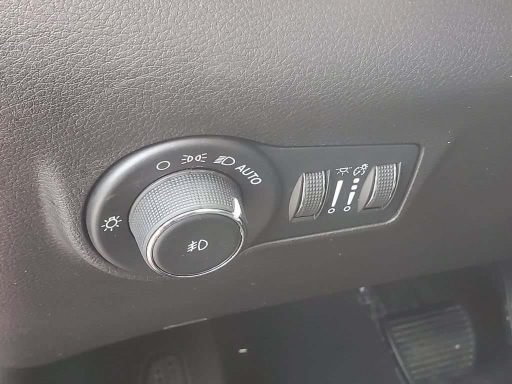 Used 2023 Jeep Compass Limited w/ Elite Group AWD/4WD image 10