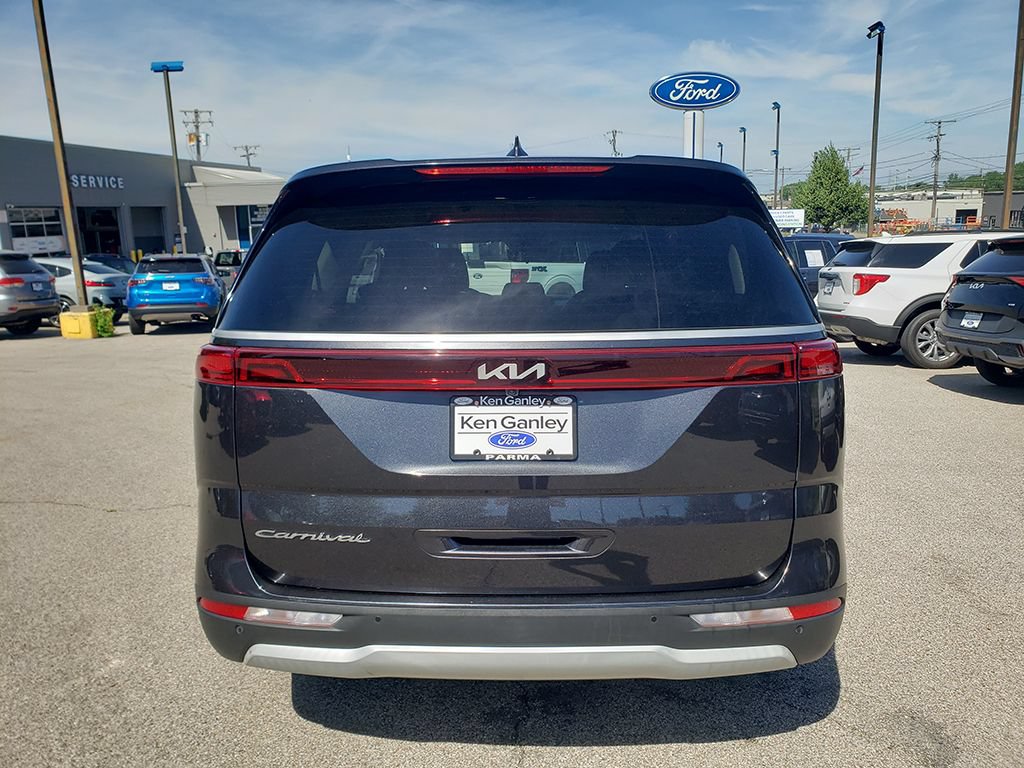 Used 2022 Kia Carnival LX FWD image 6