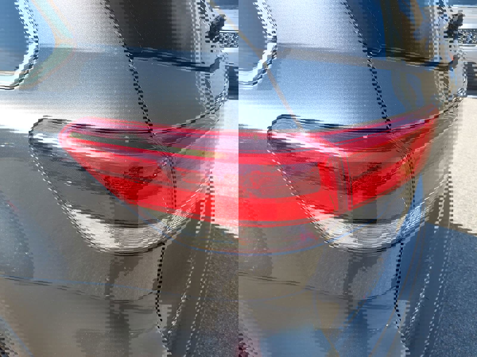 Used 2018 Toyota Highlander SE image 36