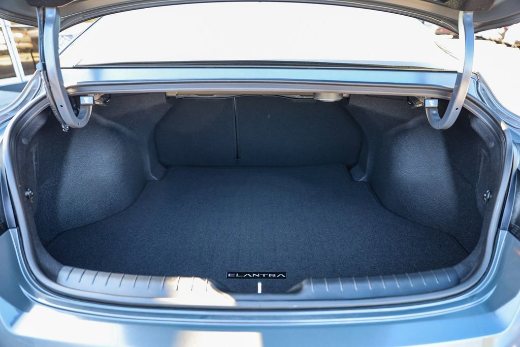 Certified 2024 Hyundai Elantra Limited FWD image 25