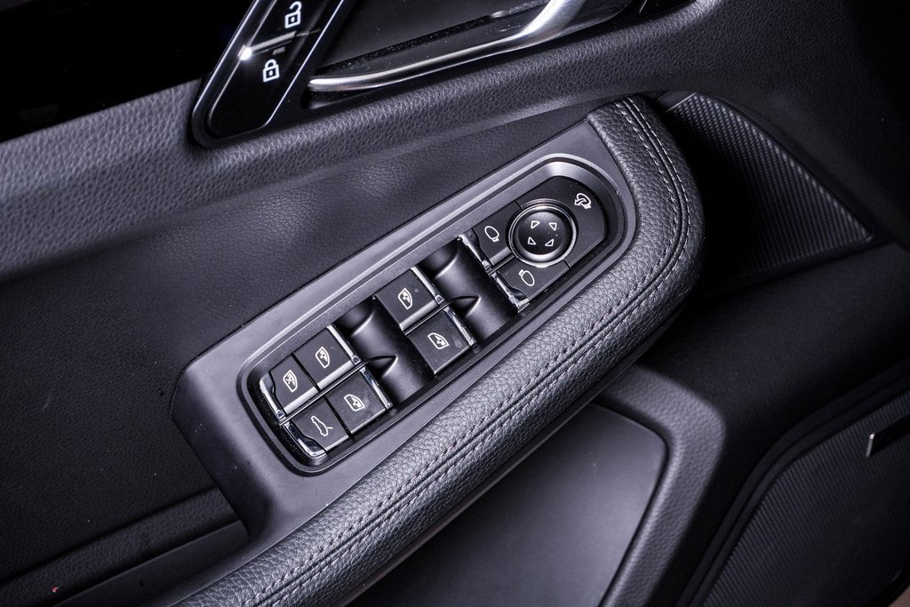 Certified 2025 Porsche Macan image 26