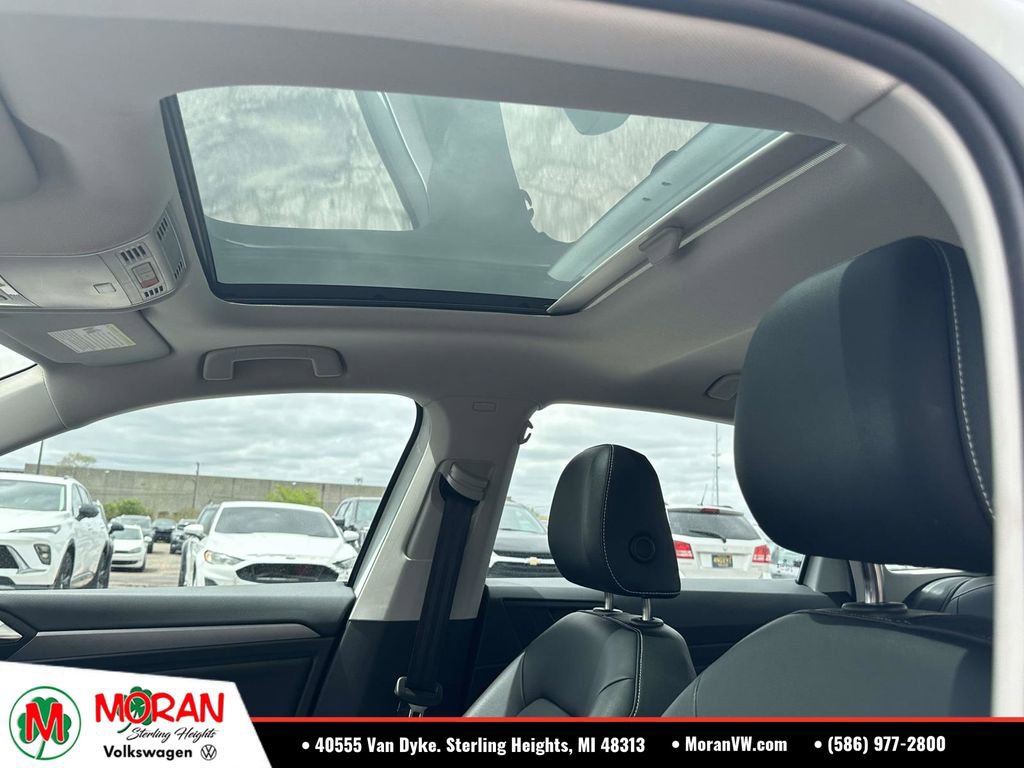 Certified 2023 Volkswagen Jetta SE w/ Panoramic Sunroof Package FWD image 20