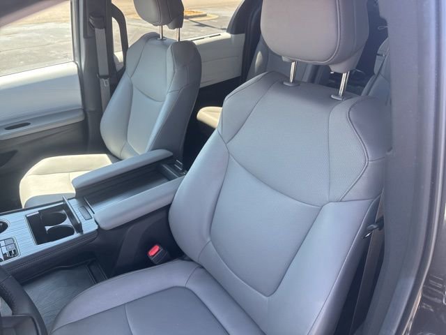 Used 2025 Toyota Sienna XLE image 10