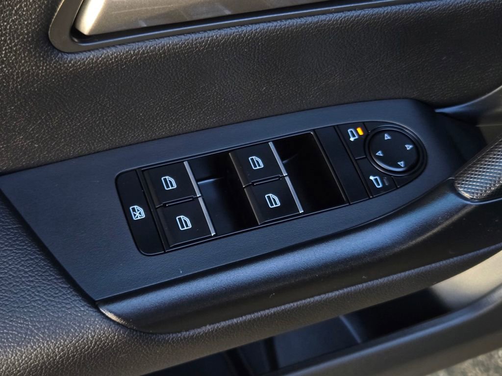 Certified 2025 MAZDA CX-50 2.5 Hybrid w/ Preferred Pkg image 11