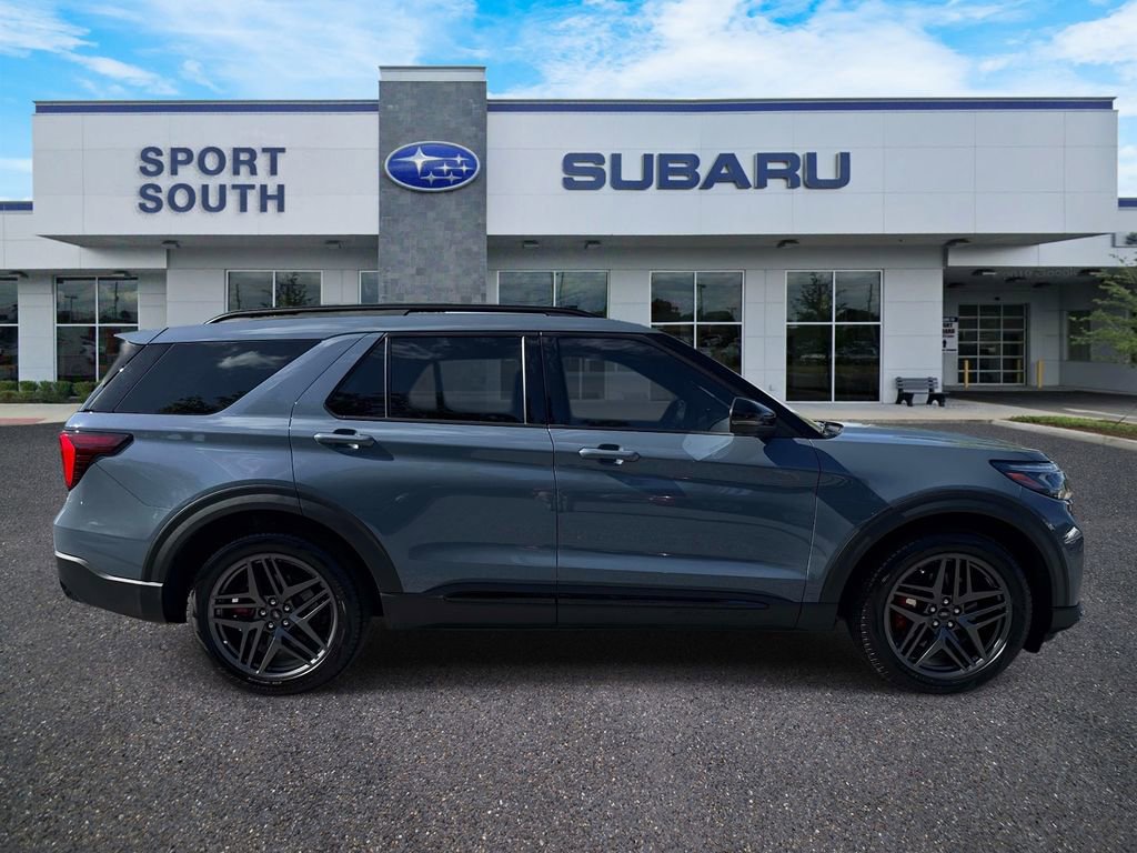 Used 2025 Ford Explorer ST RWD image 2