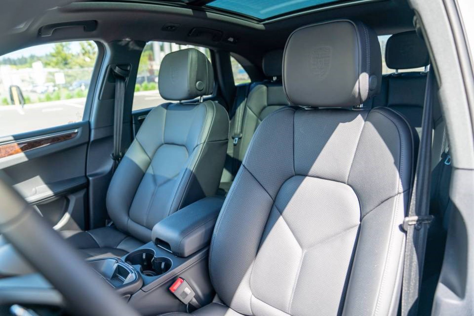 New 2026 Porsche Macan AWD/4WD image 5