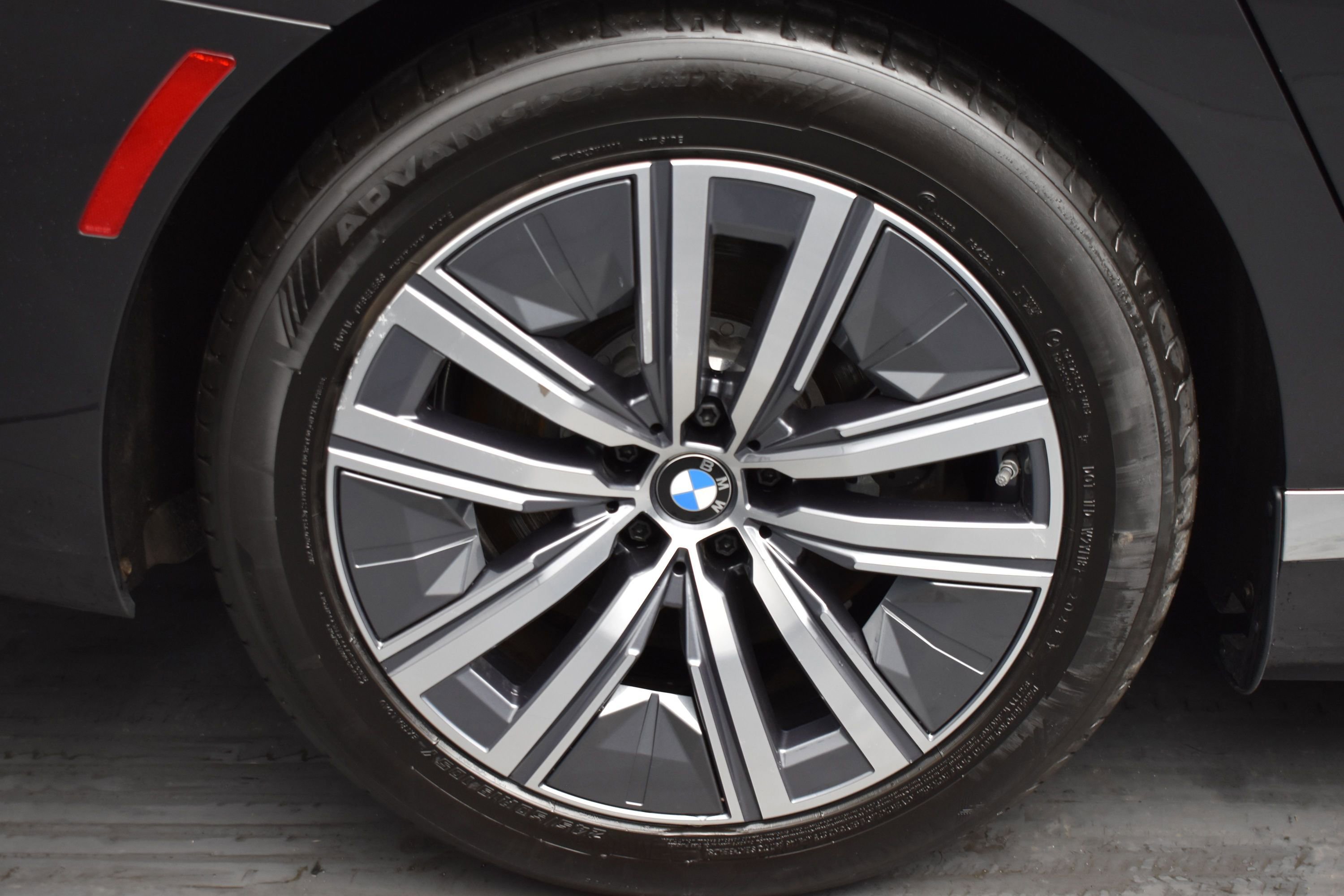 Used 2024 BMW i7 eDrive50 RWD image 16