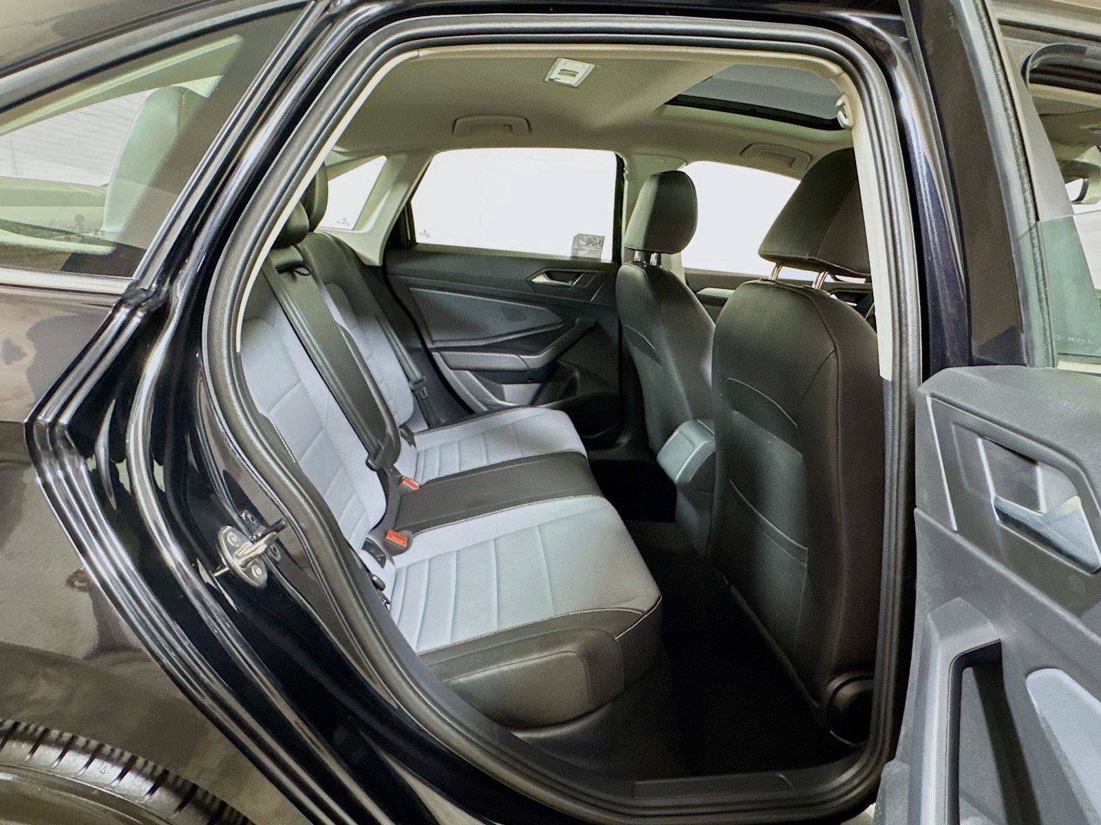 Used 2025 Volkswagen Jetta SE FWD image 24