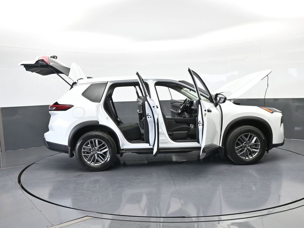 Used 2024 Nissan Rogue S image 66
