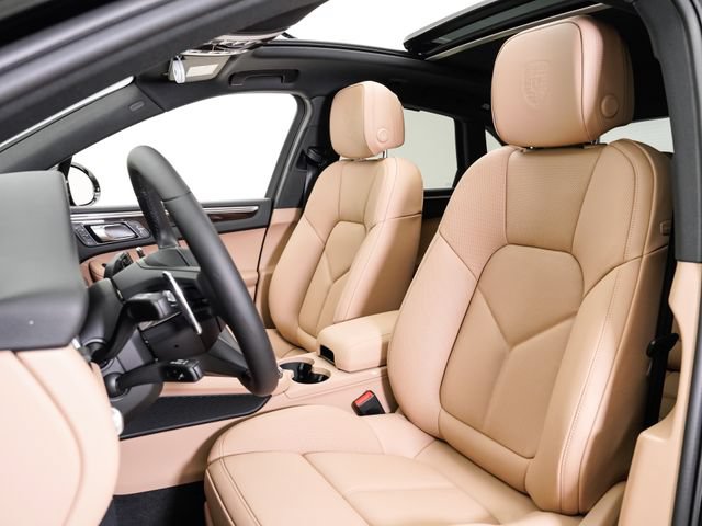 Certified 2026 Porsche Macan AWD/4WD image 5
