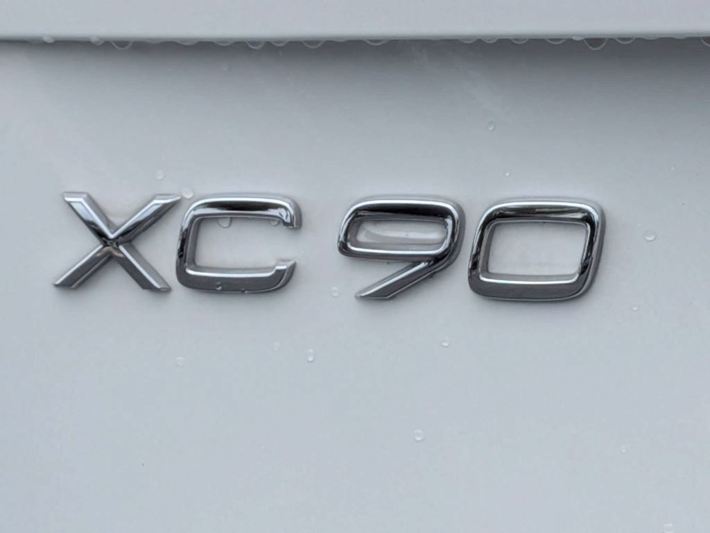 Certified 2026 Volvo XC90 B5 Plus w/ Protection Package Premier AWD/4WD image 13