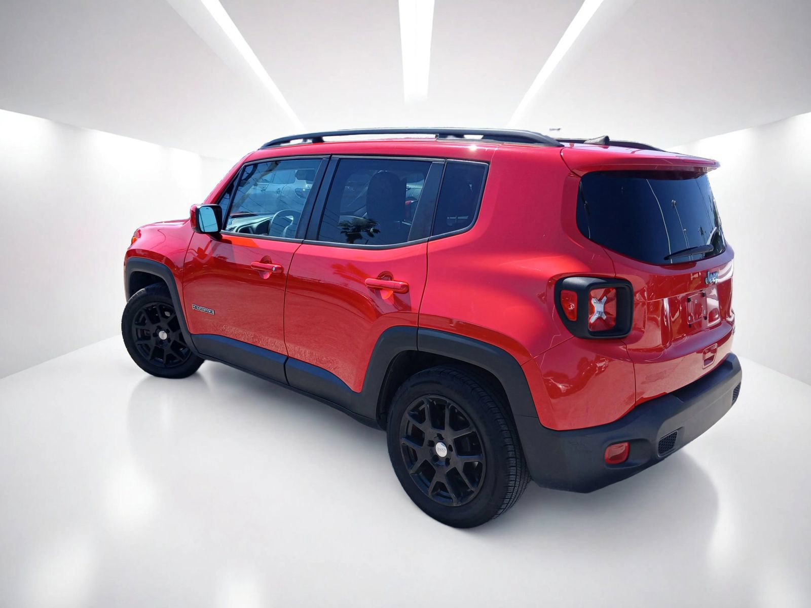 Used 2019 Jeep Renegade Latitude FWD image 4