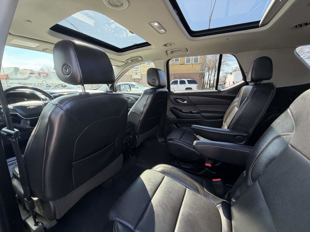 Used 2019 Chevrolet Traverse Premier w/ Redline Edition AWD/4WD image 19