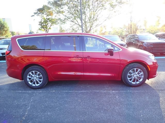 New 2026 Chrysler Pacifica Select AWD/4WD image 8