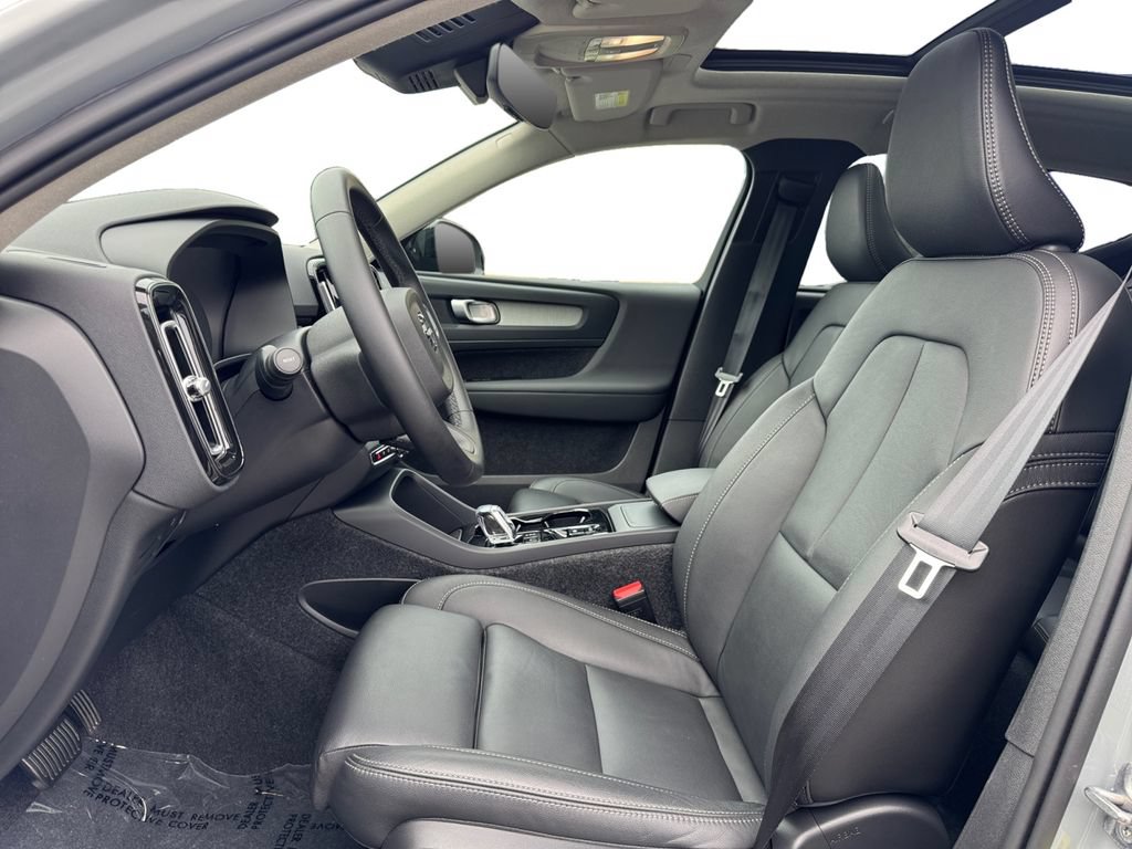 Certified 2026 Volvo XC40 B5 Plus AWD/4WD image 11
