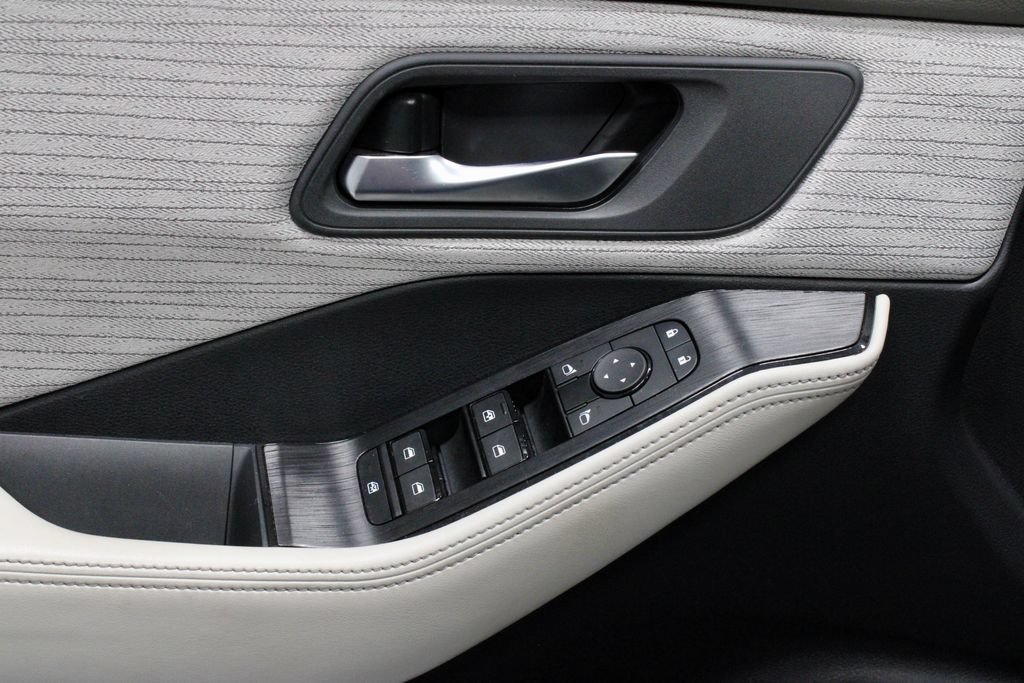 Used 2023 Nissan Rogue SV FWD image 22