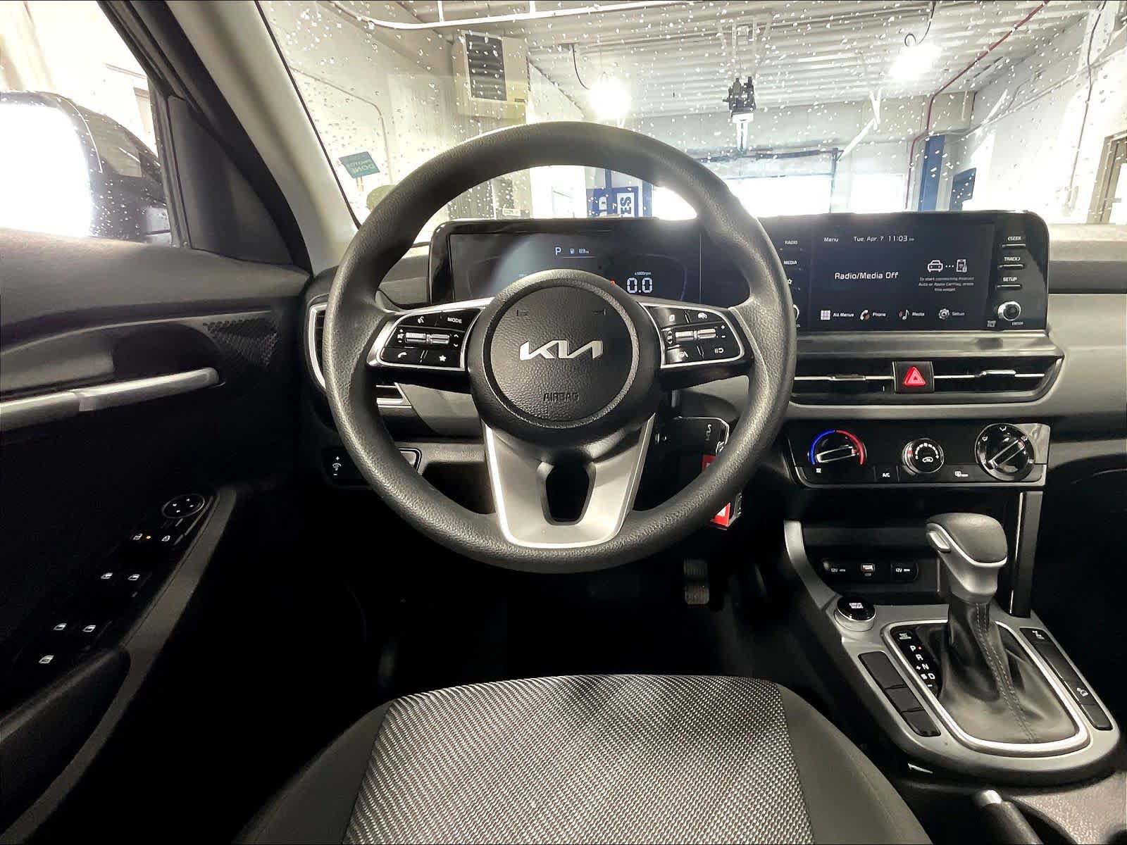 Used 2024 Kia Seltos LX AWD/4WD image 17