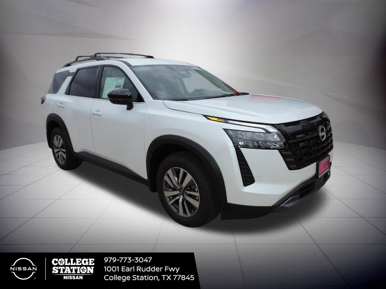 Certified 2026 Nissan Pathfinder SL w/ Cargo Package AWD/4WD image 3