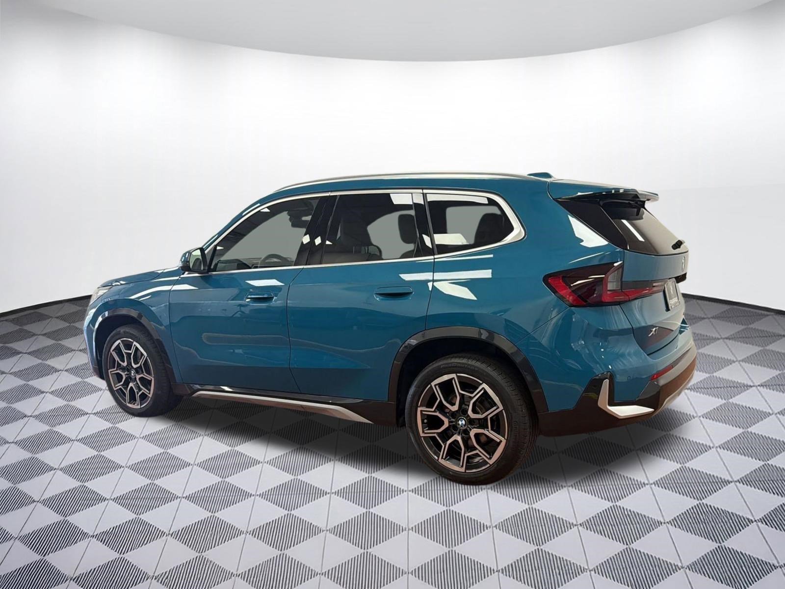 Certified 2025 BMW X1 xDrive28i w/ Technology Package image 3