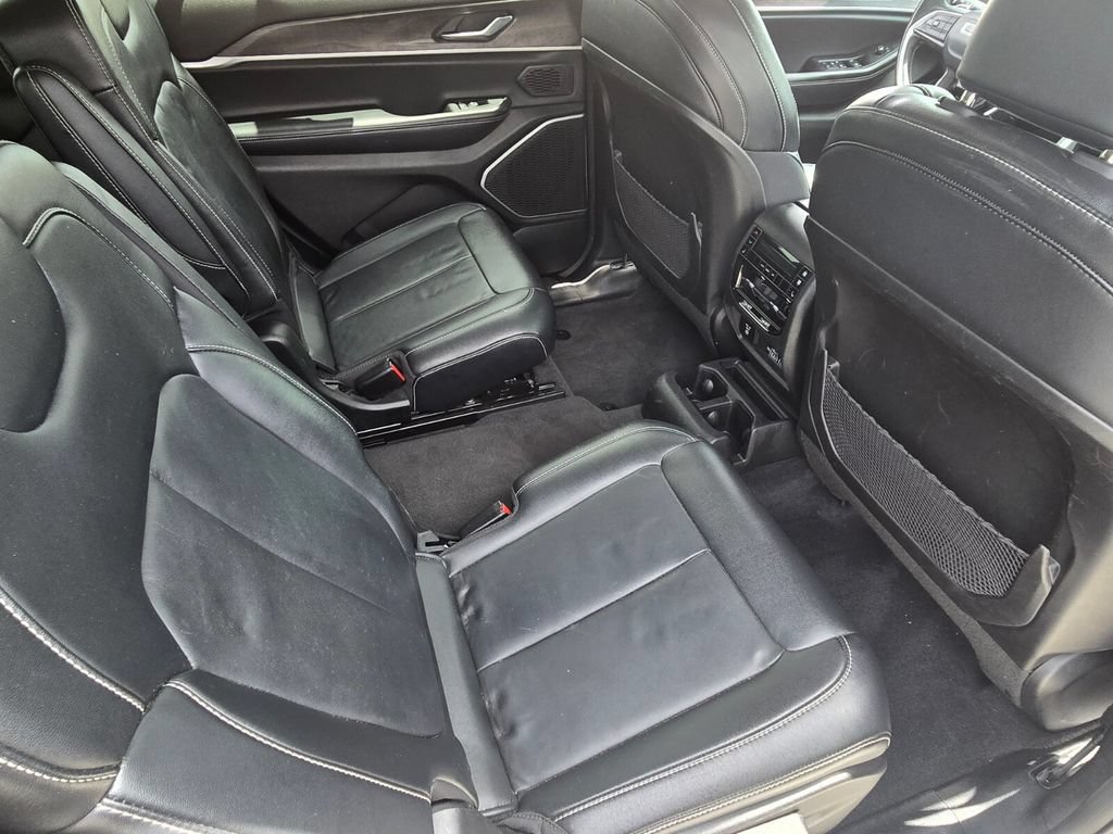 Used 2022 Jeep Grand Cherokee L Limited RWD image 18