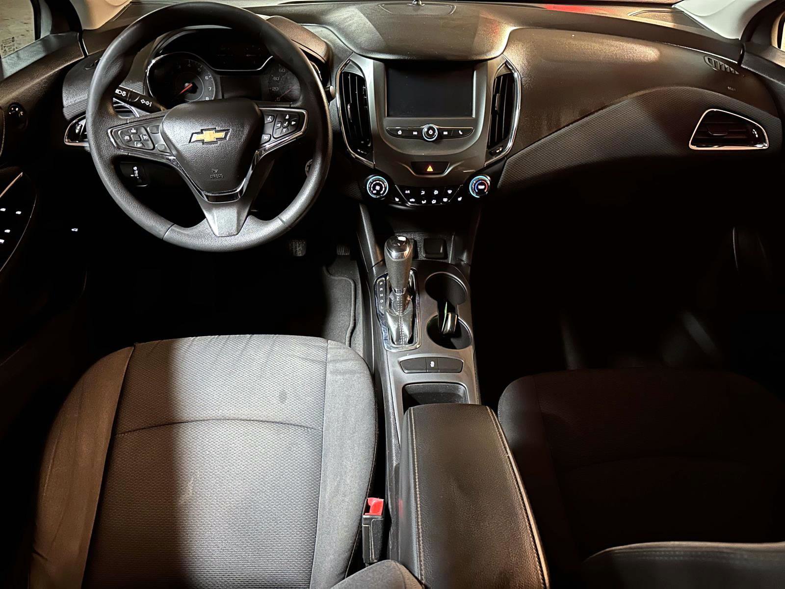 Used 2018 Chevrolet Cruze LT w/ Convenience Package image 17