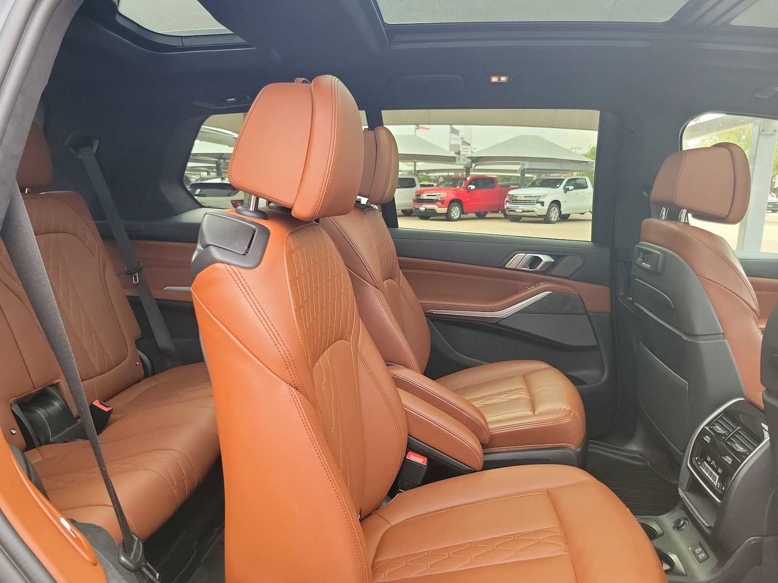 Used 2022 BMW X7 M50i w/ Dynamic Handling Package image 17